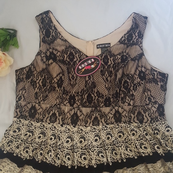 Romantic Lacey NWT party dress by Paperdoll - Picture 3 of 7